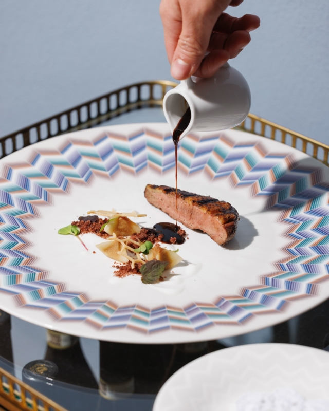 Con il servizio serale di questa sera entra ufficialmente il nuovo menù 🔥

Vi lasciamo due piatti iconici che hanno caratterizzato quello appena trascorso: carne e pesce, l’anatra e il luccio. 

Non vediamo l’ora di farvelo scoprire! 

#nuovomenu 
#secondi 
#cheflife