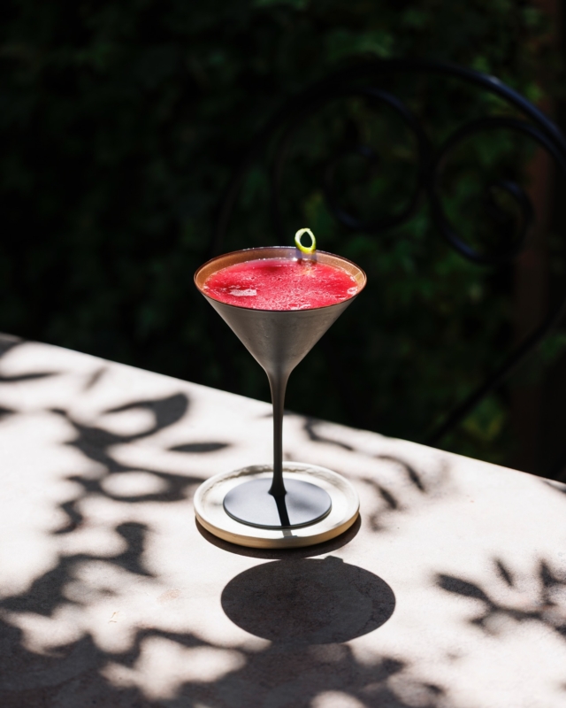 Dalla nostra carta cocktail: 

COSMARENA 
Amarena, Vodka e Triple Sec, succo di lime 🔥

#worldaperitivoday 
#cocktail 
#newmenu